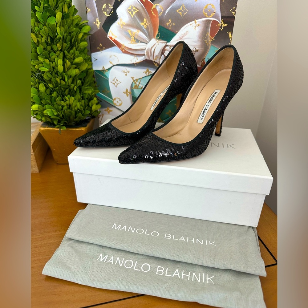 Great used cond. Manolo Blahnik Full Black Sequin Pump